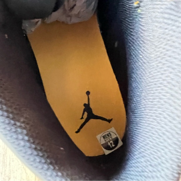 2022 AirJordan 1 Mids Reverse  BLKWhite Sneakers 554724-701 yellow - Picture 11 of 13